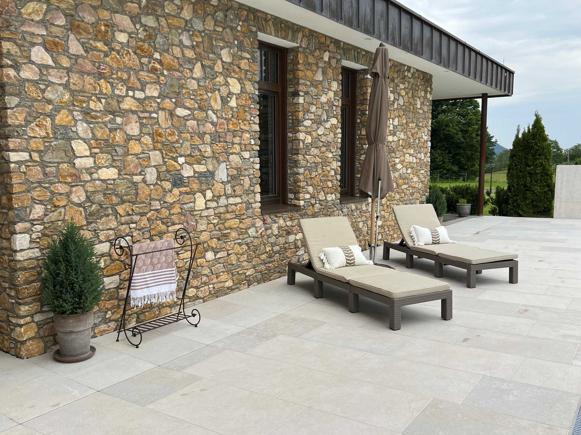 Kanfanar und Hgelandmauer 1